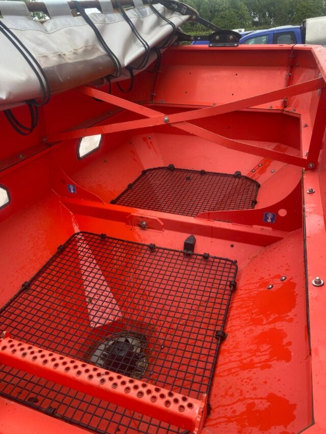 KUHN AXIS 40.2 MEMC FERT SPREADER