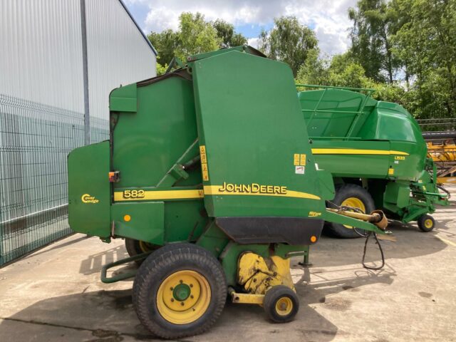 John Deere 582 Hi Flow Round Belt Baler