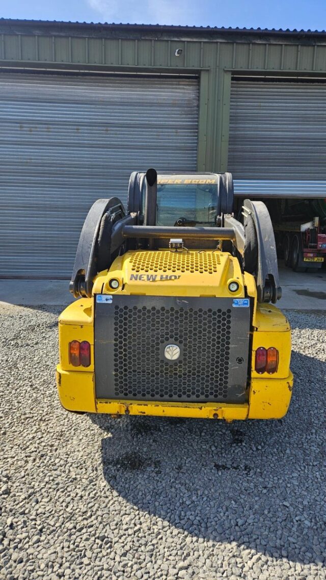 New Holland L225 Skid Steer