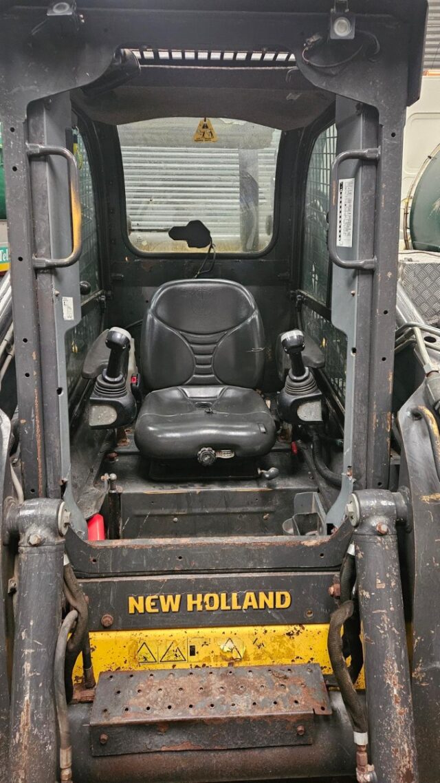 New Holland L225 Skid Steer