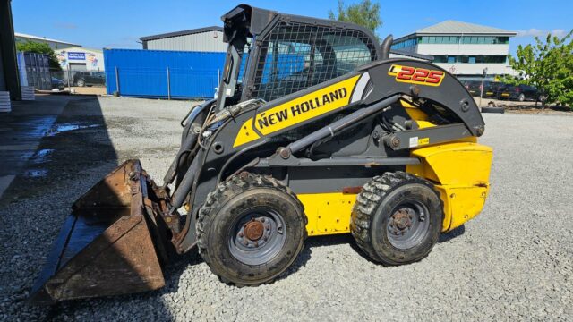 New Holland L225 Skid Steer