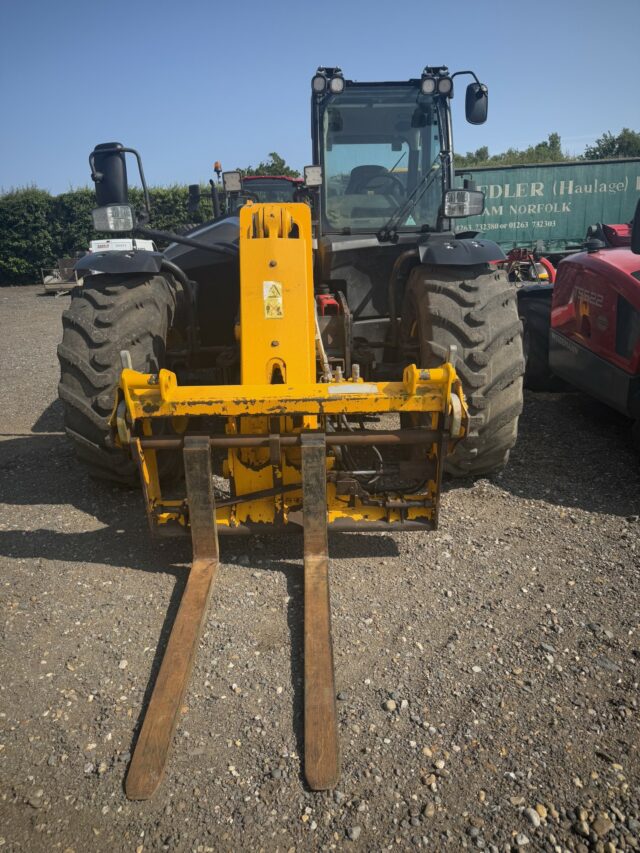 JCB 541-70