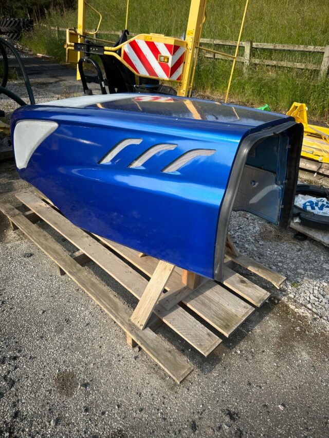 New Holland Blue Power T7.245 Bonnet