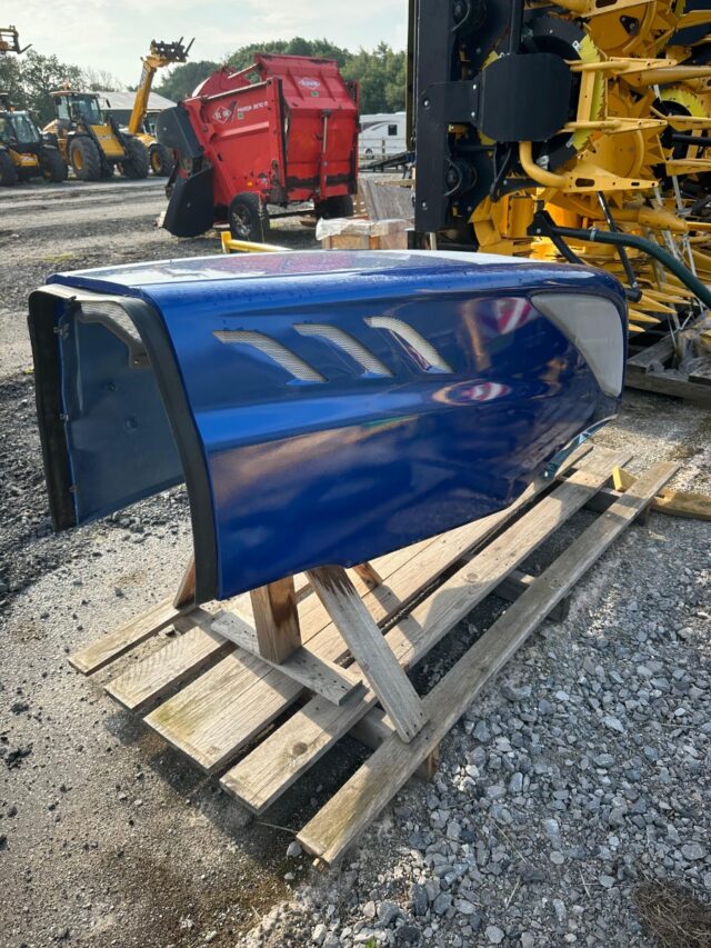New Holland Blue Power T7.245 Bonnet