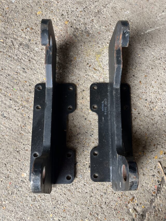 CAT tellehandler brackets