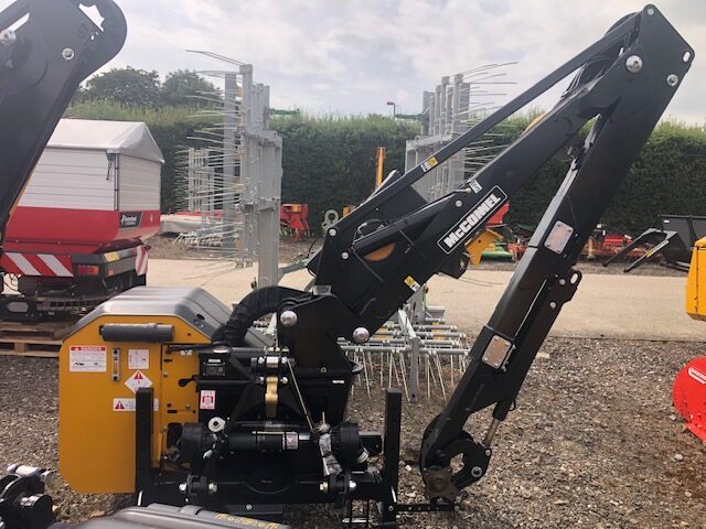 2M040464 MCCONNEL PA6567T HEDGECUTTER