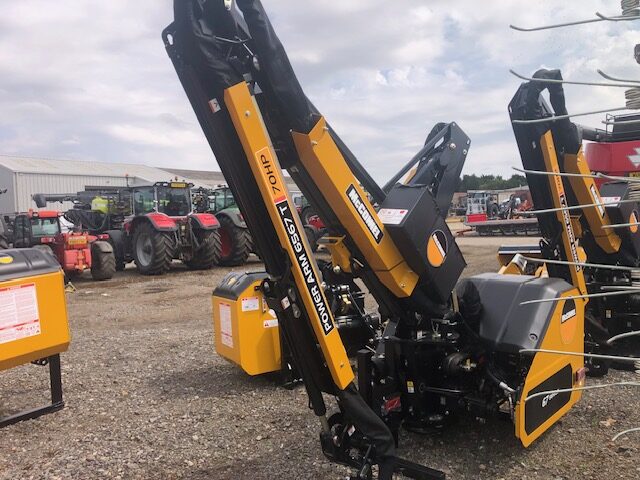 2M040464 MCCONNEL PA6567T HEDGECUTTER