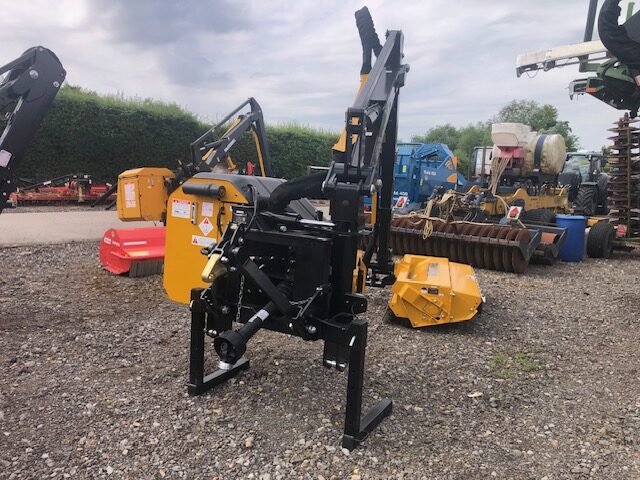 2M040456 MCCONNEL PA6567T HEDGECUTTER
