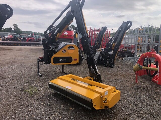 2M040456 MCCONNEL PA6567T HEDGECUTTER
