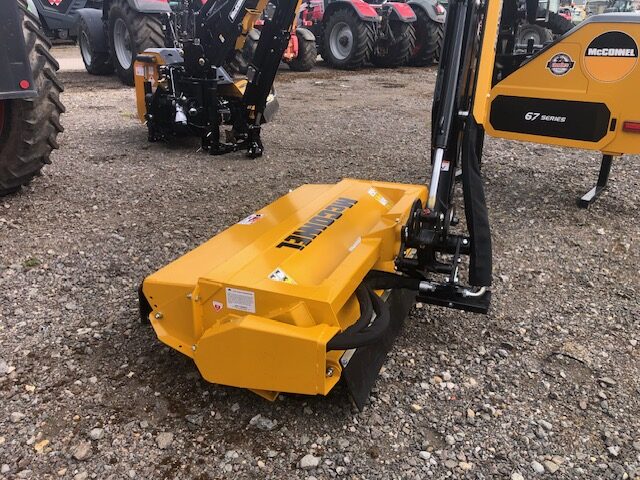 2M040456 MCCONNEL PA6567T HEDGECUTTER