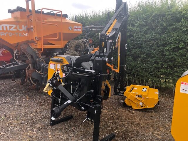 2M040449 MCCONNEL PA6567T HEDGECUTTER