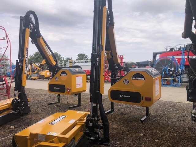 2M040449 MCCONNEL PA6567T HEDGECUTTER