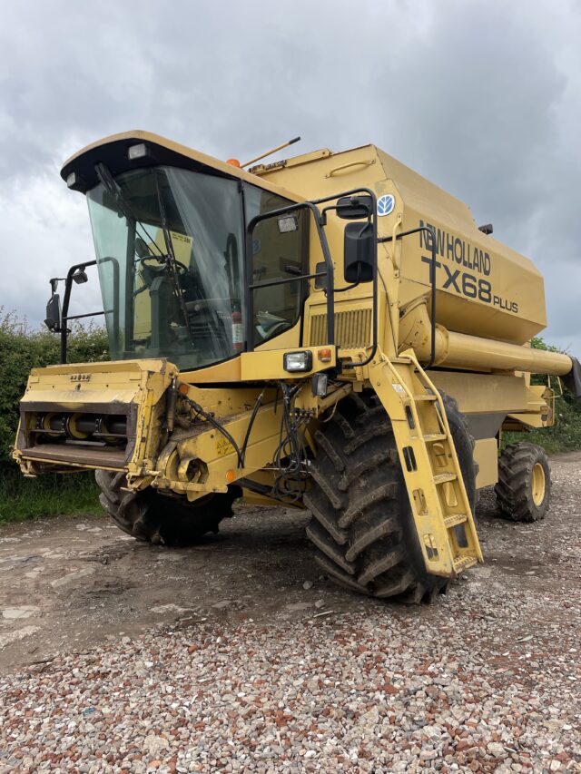 New Holland tx68+