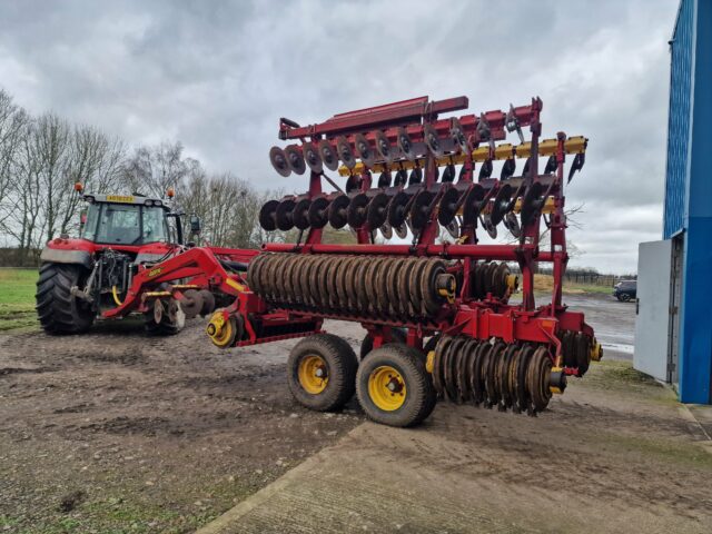 Vaderstad Carrier 820