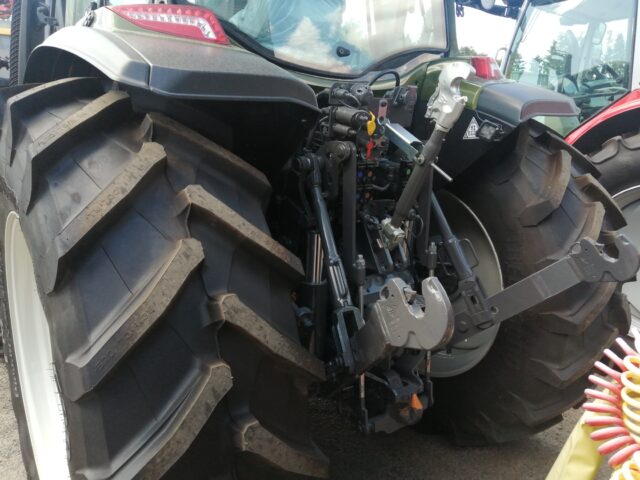 VA000206 VALTRA G135A TRACTOR & LOADER