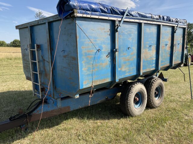 Corn Trailer/meal trailer