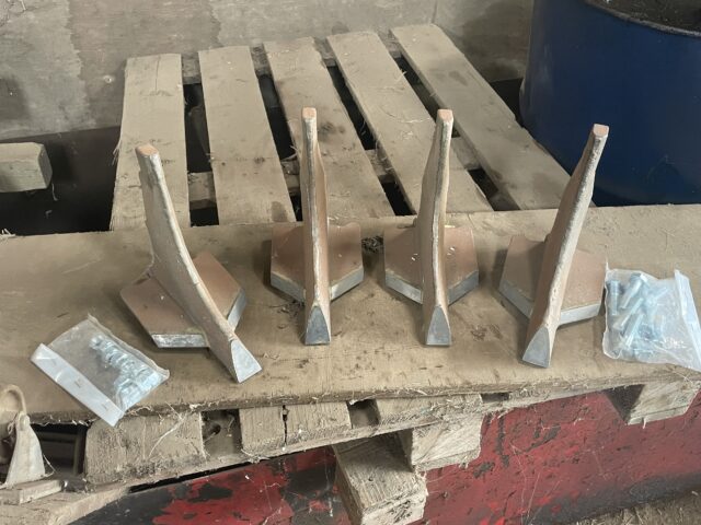 FOUR   HE-VA  Tungsten faced points