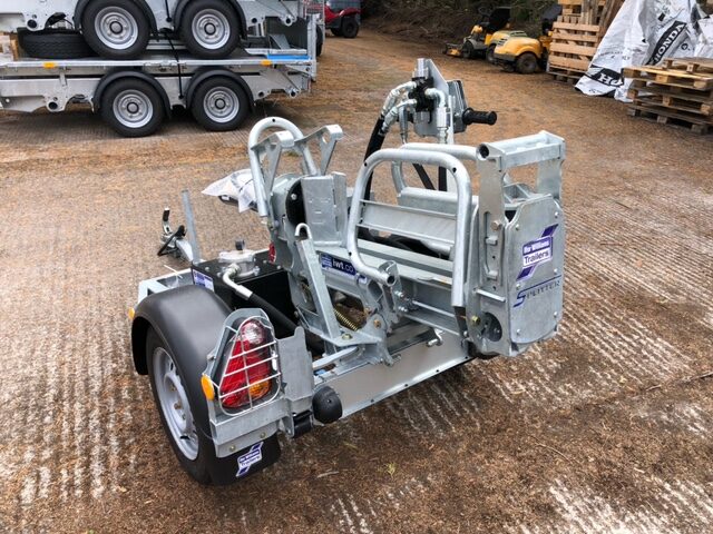 GM036838 IFOR WILLIAMS LS TRIANGLE