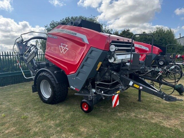 MA005307 DEMO MF RB416V PROTEC BALER