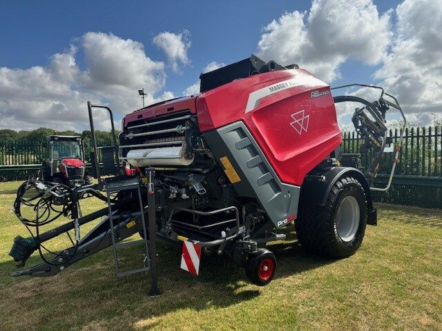 MA005307 DEMO MF RB416V PROTEC BALER