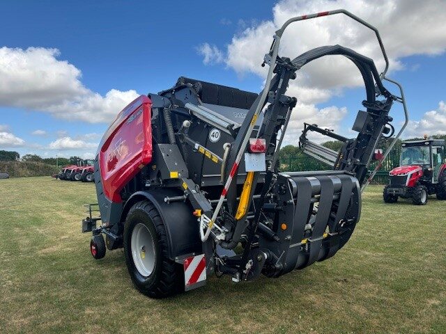 MA005307 DEMO MF RB416V PROTEC BALER