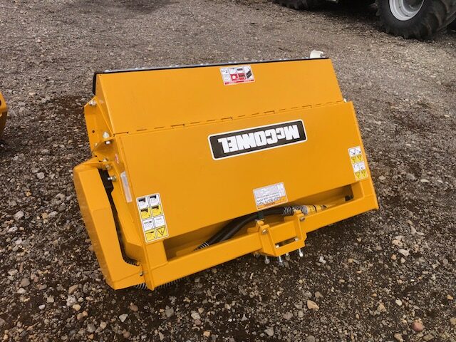 2M040452 MCCONNEL PA6567T HEDGECUTTER