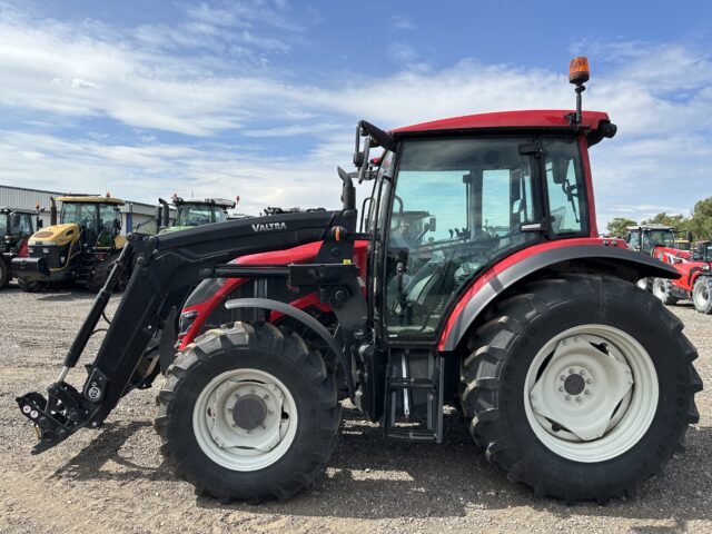 VA000303 VALTRA A95SH TRACTOR & LOADER