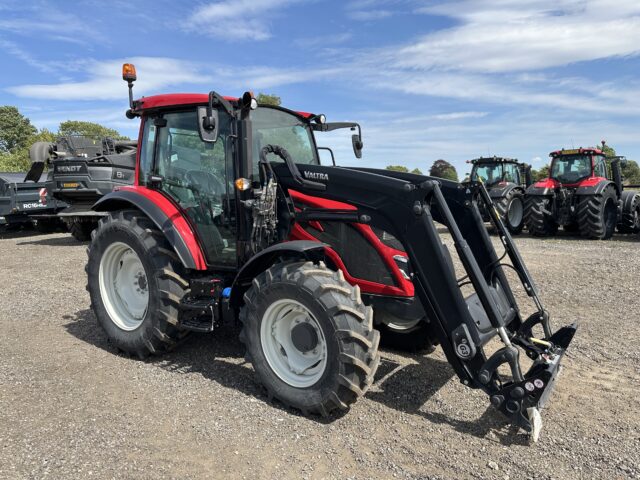 VA000303 VALTRA A95SH TRACTOR & LOADER