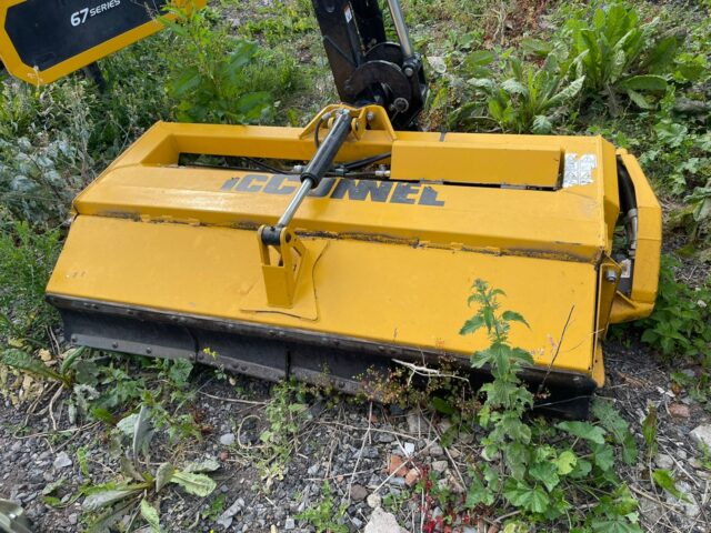2M040125 MCCONNEL PA6567T HEDGECUTTER