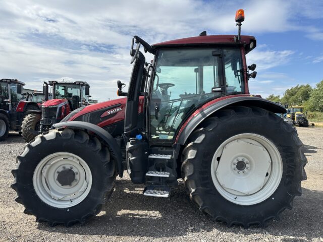 VA000270 VALTRA G115A 4WD TRACTOR
