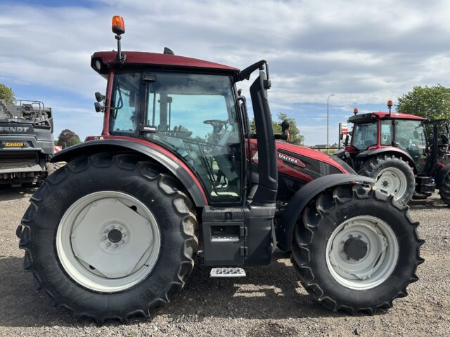 VA000270 VALTRA G115A 4WD TRACTOR