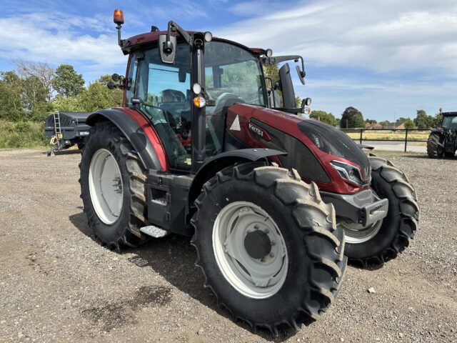 VA000270 VALTRA G115A 4WD TRACTOR