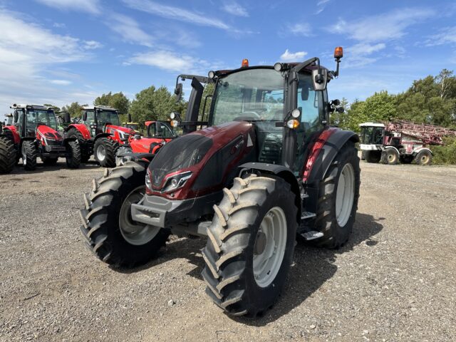 VA000270 VALTRA G115A 4WD TRACTOR