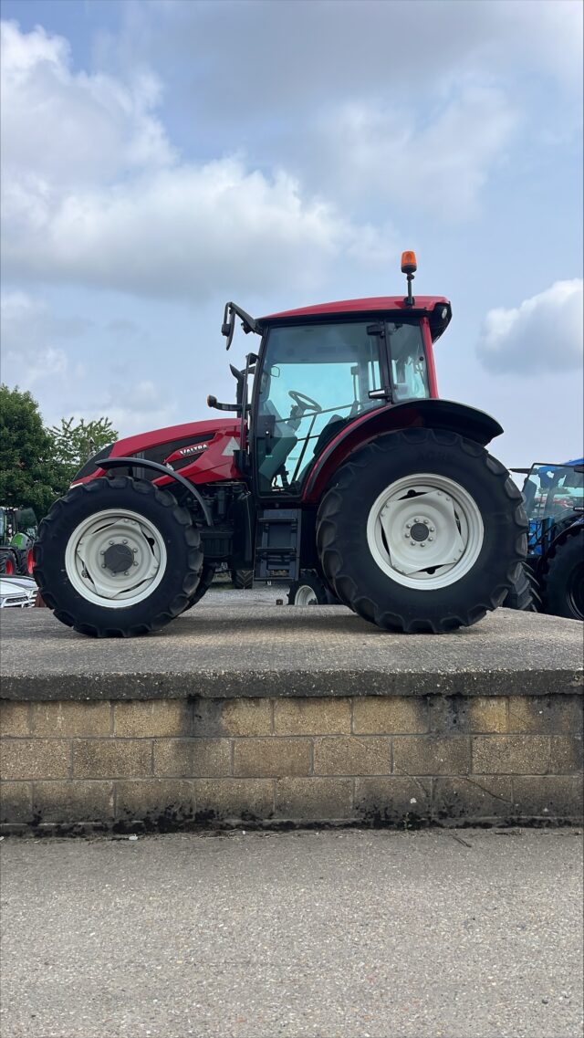 VA000094 VALTRA A115 MH4 4WD TRACTOR