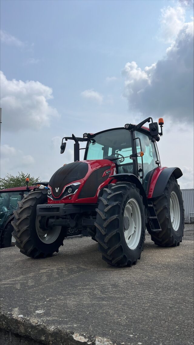 VA000094 VALTRA A115 MH4 4WD TRACTOR