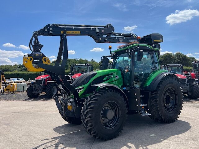 VA000269 VALTRA T235A TRACTOR & KESLA