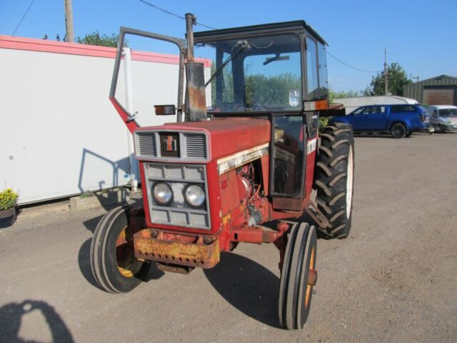 International 385 2wd Tractor