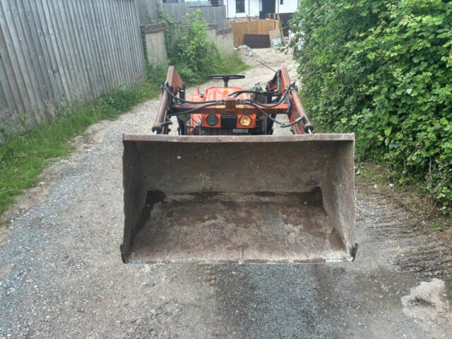 Kubota B6000