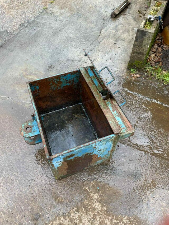 Front box to fit 7840 new Holland tracto