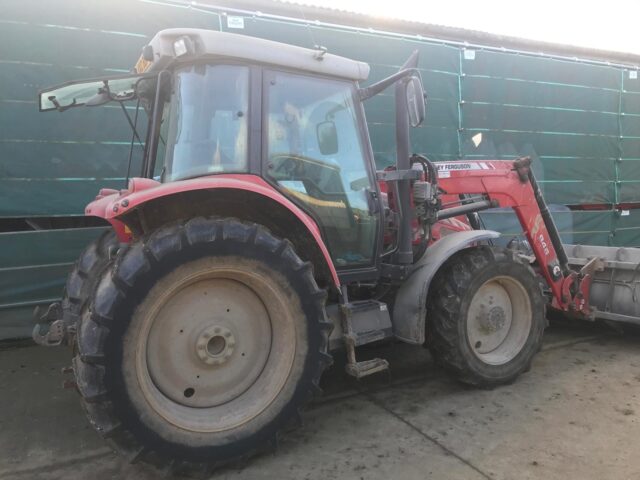 T6006136 MF5445 TRACTOR & MF946 LOADER