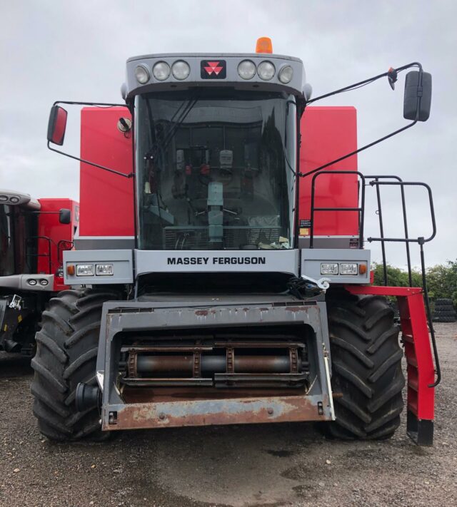 T5011908 2008 MASSEY FERGUSON 7278AL COMBINE