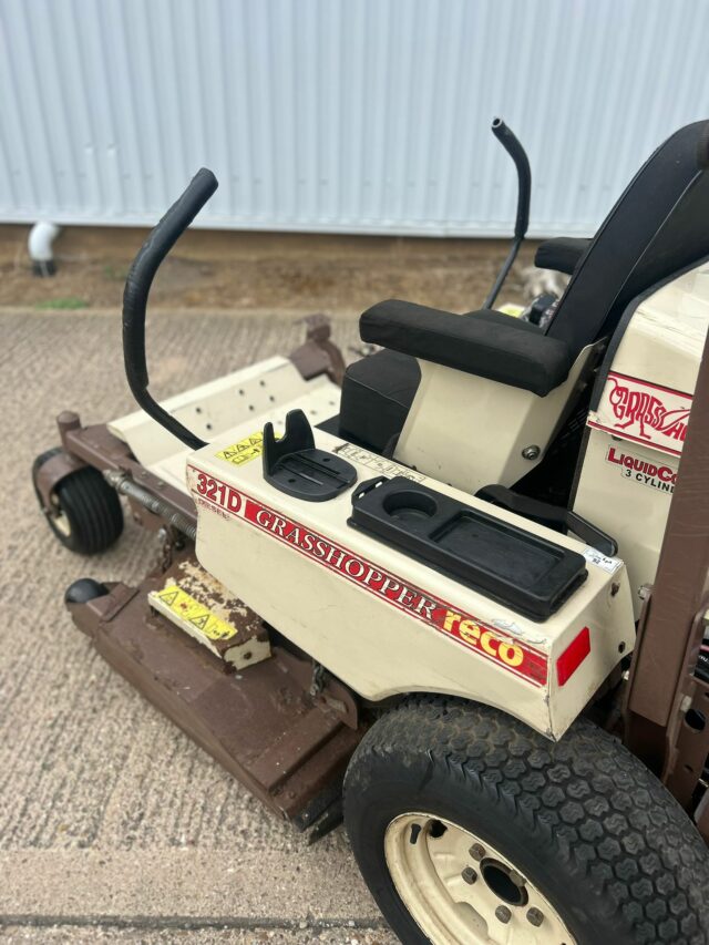T2037357 GRASSHOPPER 321 ZERO TURN MOWER