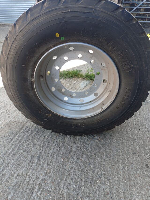 Super single wheels and tyres