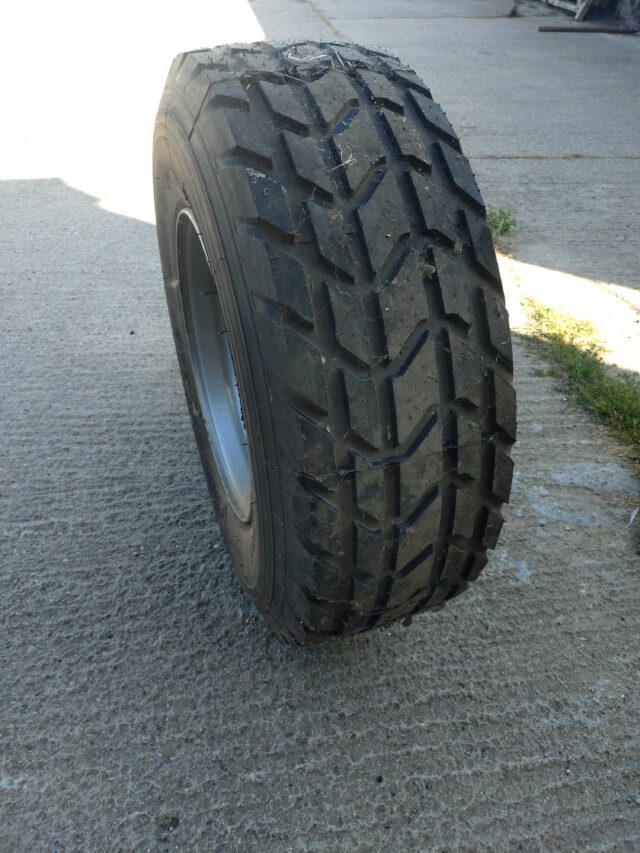 Super single wheels and tyres
