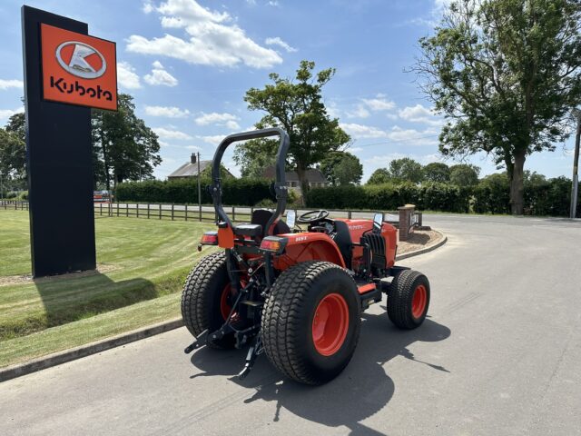 KUBOTA L1452 COMPACT TRACTOR