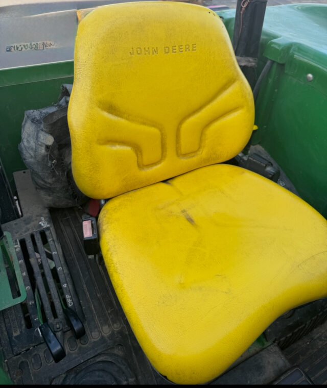 John Deere 5055E