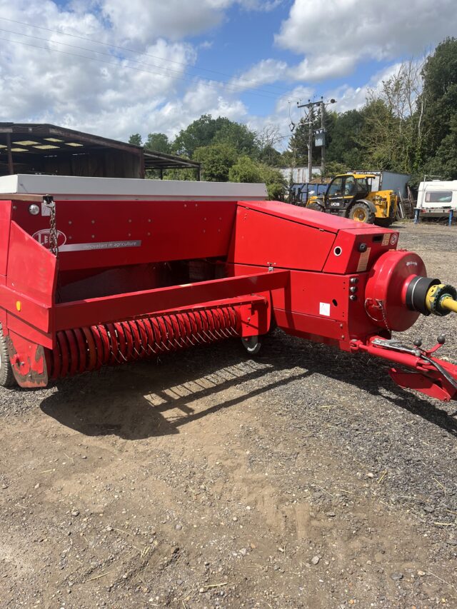 Welger baler ap830