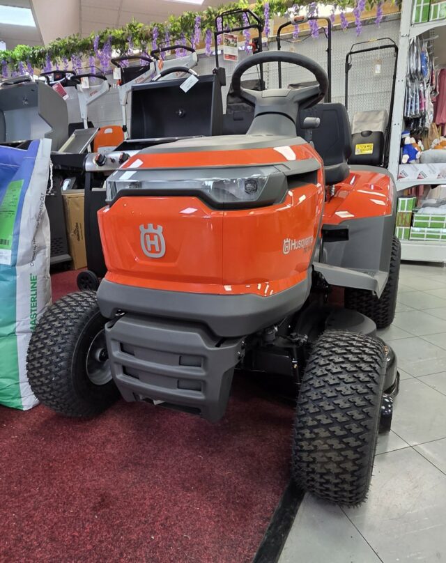 2M041092 HUSQVARNA TC114 RIDE ON MOWER