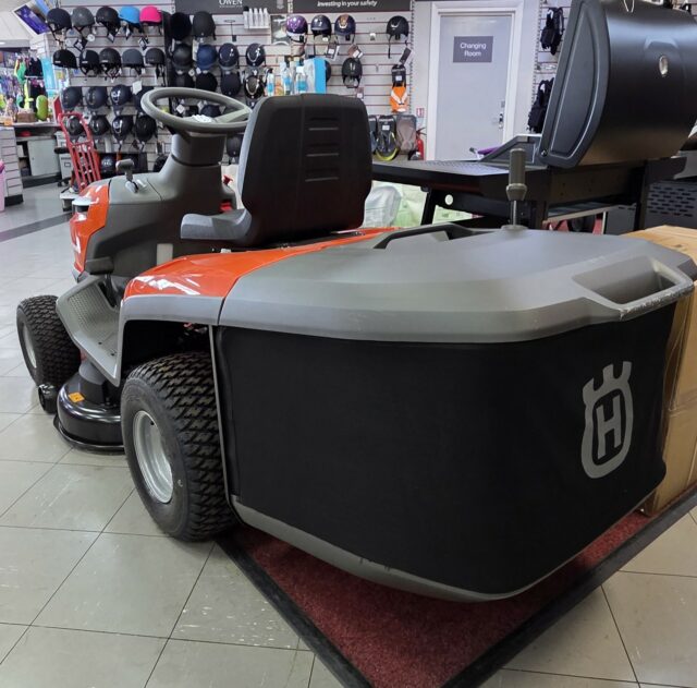 2M041092 HUSQVARNA TC114 RIDE ON MOWER