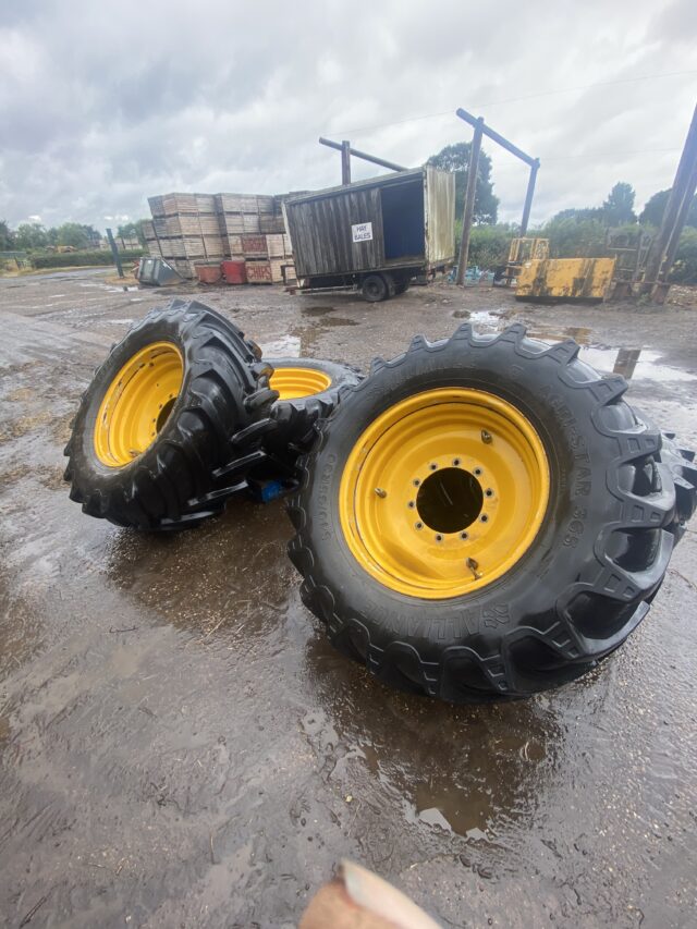 Jcb fastrac wheels and tyres 540/65 R30